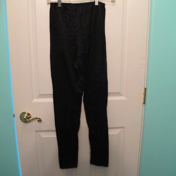 Cuddl Duds Silky legging with lace trim at cuff. Size medium - Picture 1 of 4
